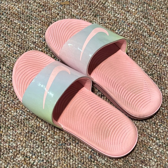 Nike slides - Picture 1 of 3